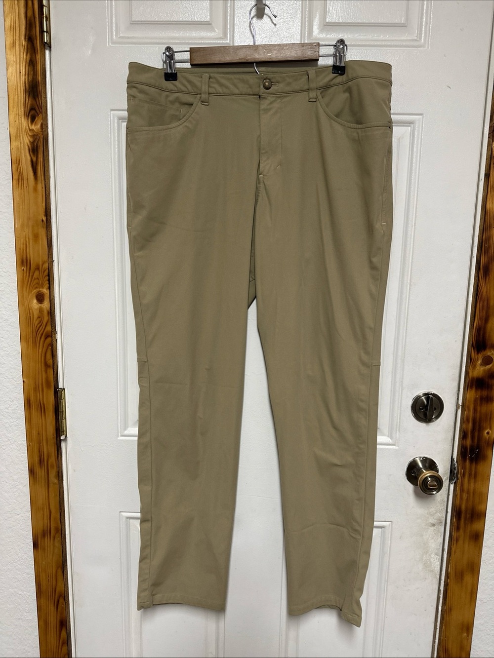 Lululemon Mens Commission Slim Fit Pants Sz 36 Casual Everyday Khaki Green Golf